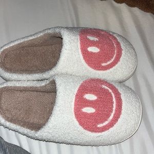 smiley face slippers never worn 8.5-9